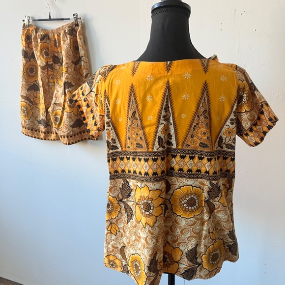 Yellow and Brown vintage 70s Short Set - Picture 3 of 14